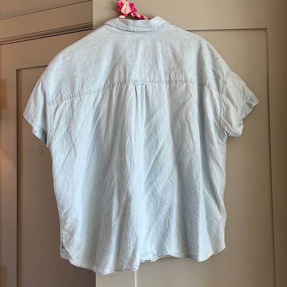 Vintage Levi’s button-down loose-fitting light denim tee - Picture 3 of 3